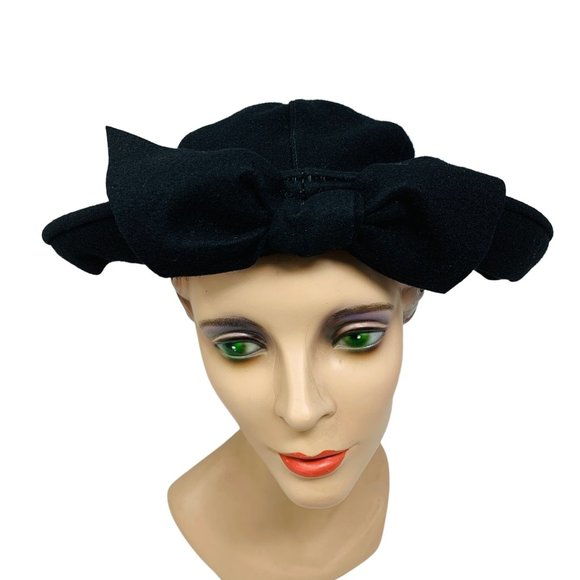 Vintage 1940s Black Wool Round Bow Hat With Arrow Brooch Details main image 7